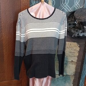 P-15 Liz Claiborne Striped Black and White Sweater XL